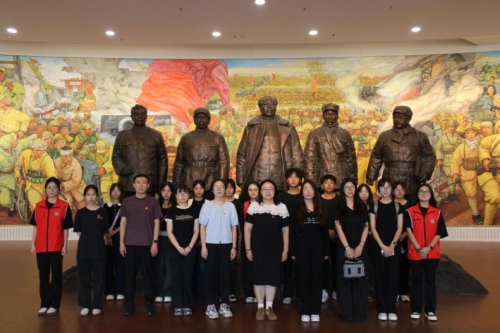 【工商管理系】铭记历史 缅怀先烈——工商管理系师生赴平津战役纪念馆开展主题参观活动
