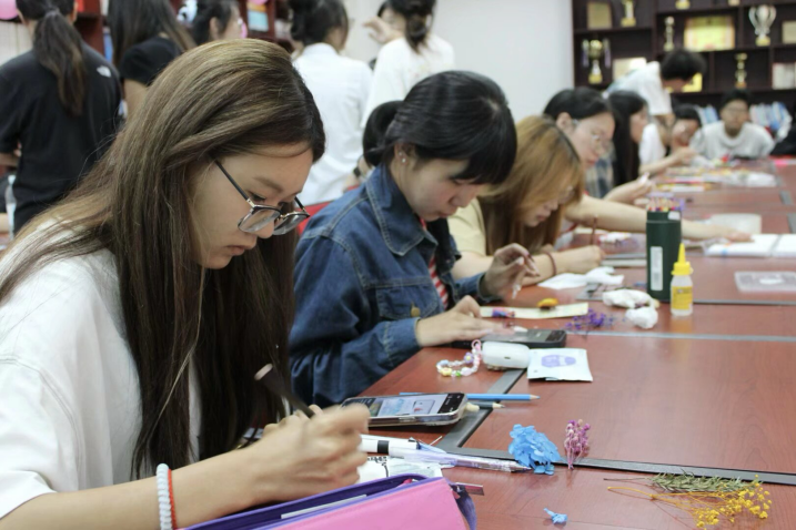 【工商管理系】工商管理系组织少数民族新生开展“喜迎中秋”主题活动