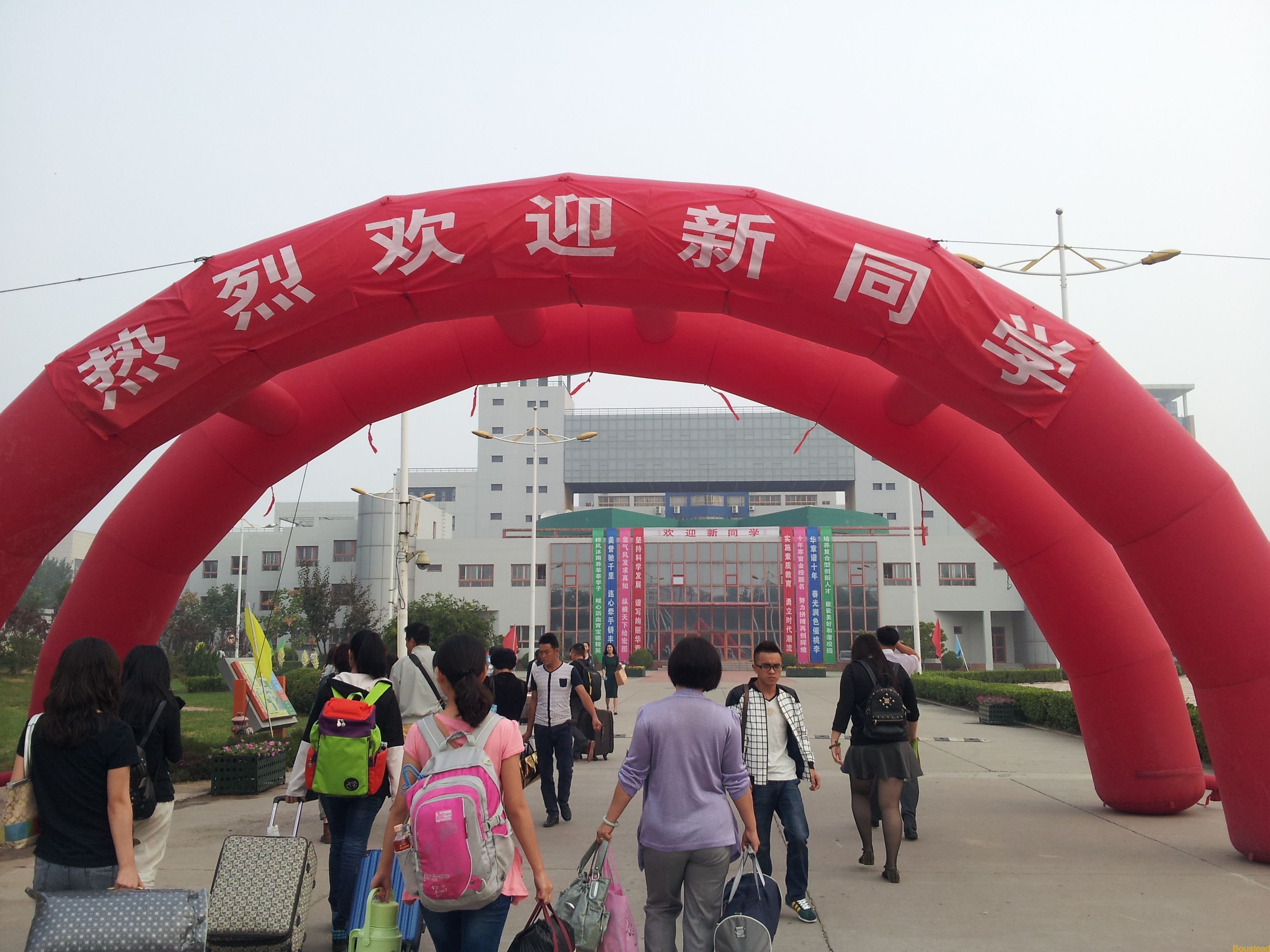 新葡的京喜迎2014级新生