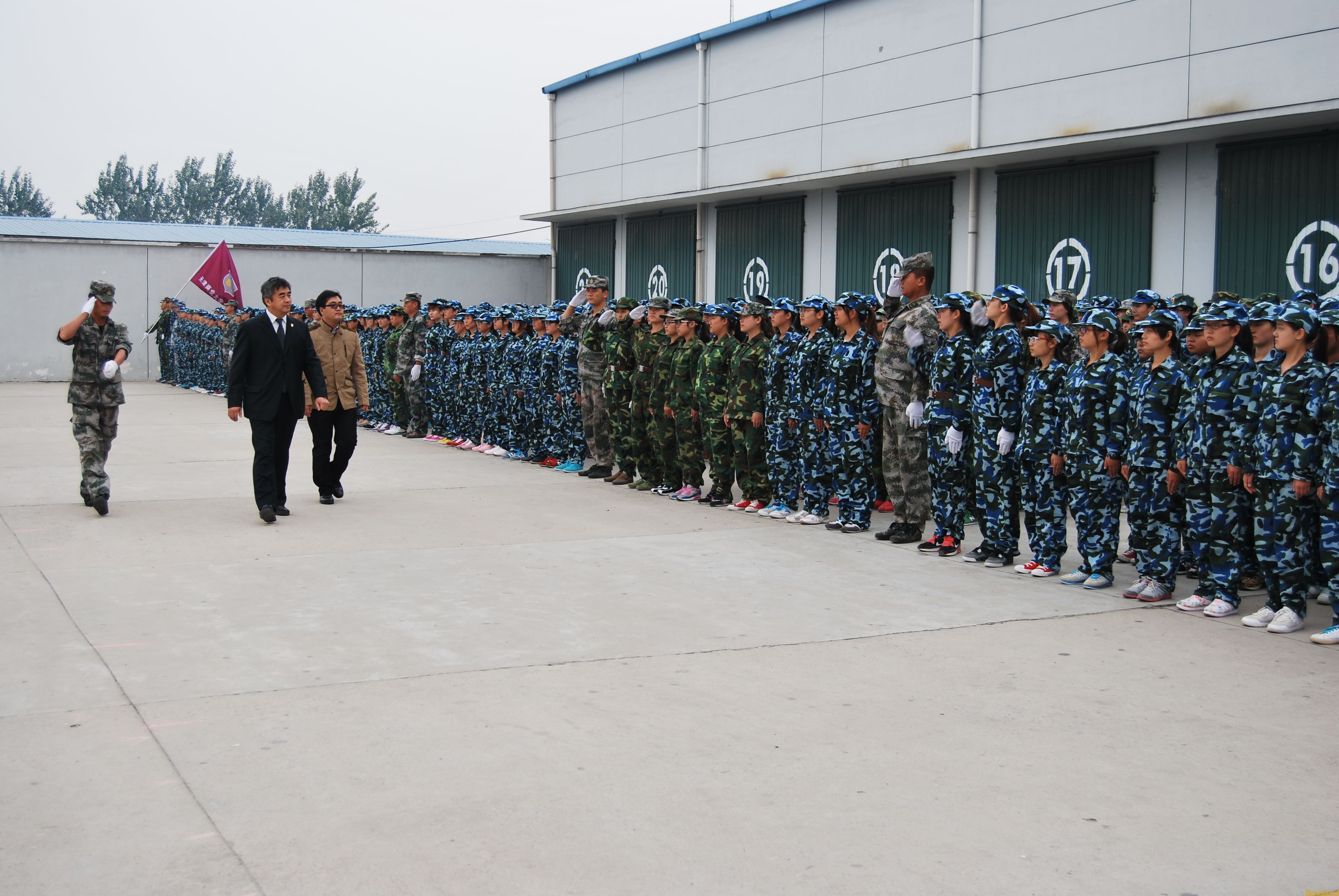 2014级新生军训闭营仪式隆重举行