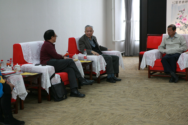 台湾佛光大学校长杨朝祥一行来新葡的京访问