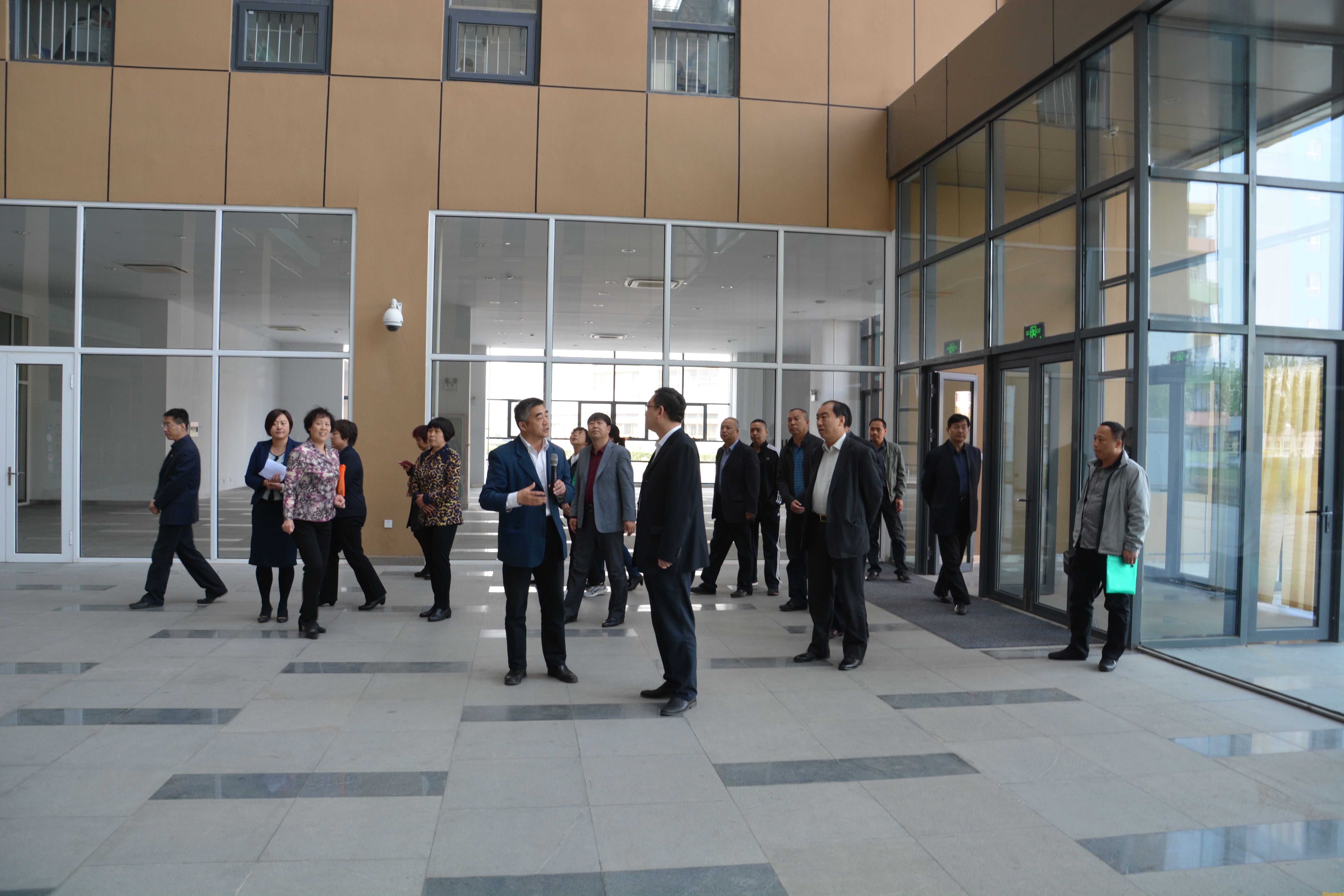 张家窝镇区、镇人大代表调研组到新葡的京参观调研