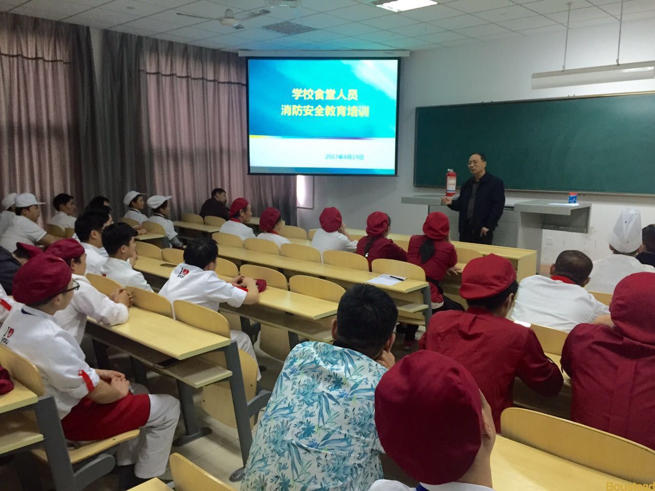 新葡的京开展“和谐宝德 平安校园”系列宣传活动