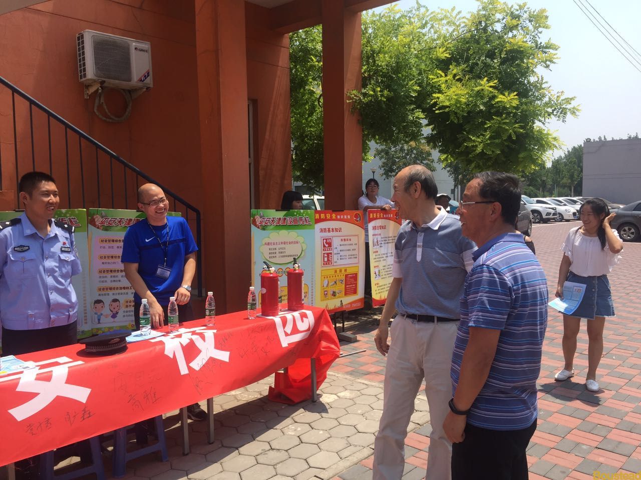 新葡的京开展“传播安全文化 宣传安全知识”“安全生产月”主题宣传活动