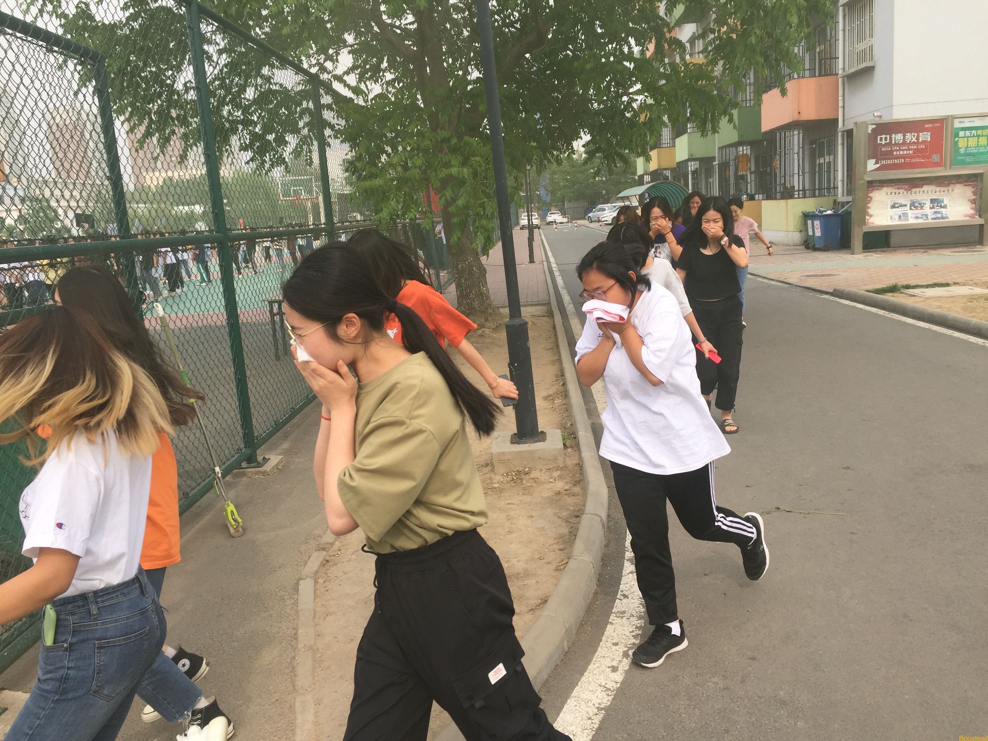 新葡的京组织开展2019年“5.12”防灾减灾日宣传教育暨消防应急疏散演练活动