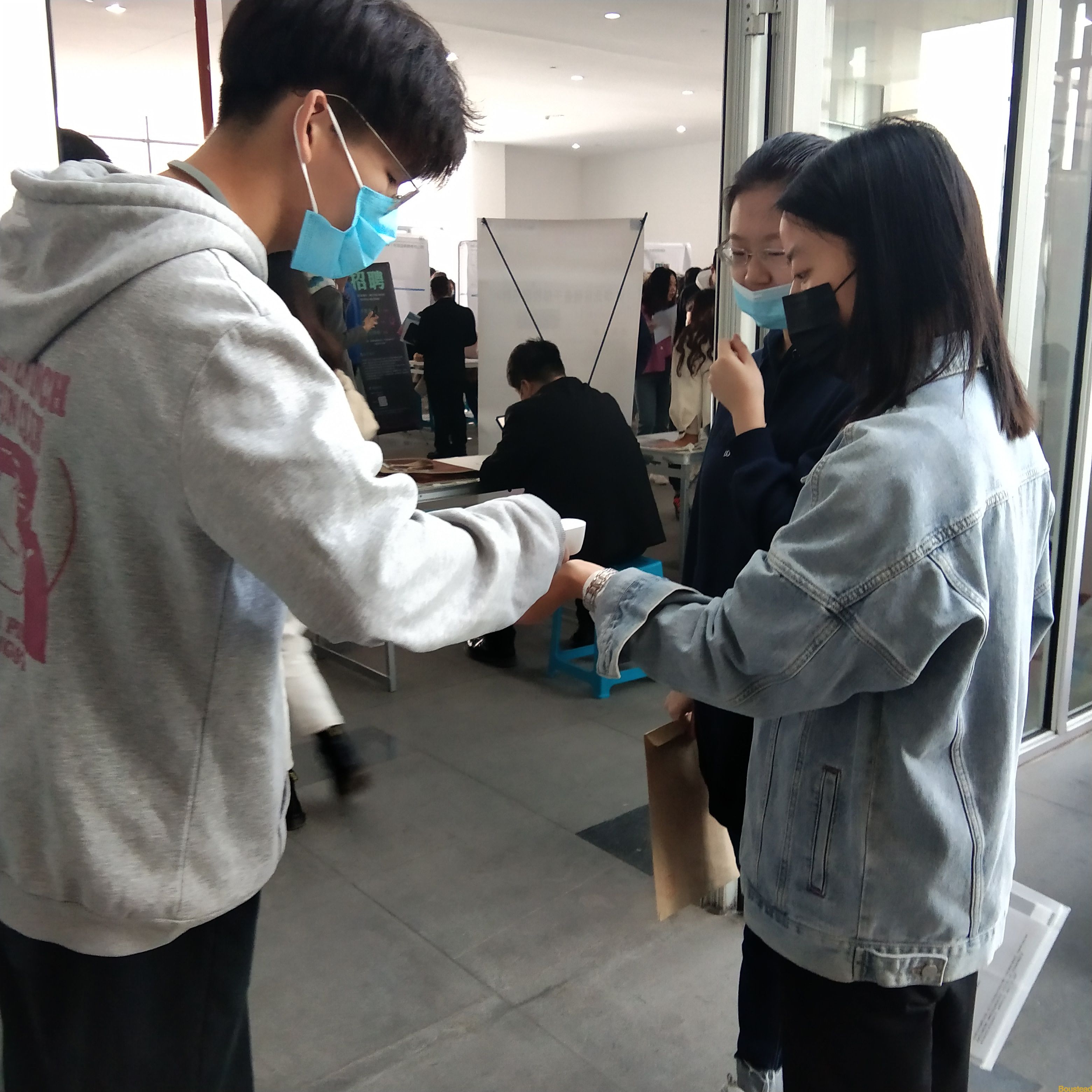 学院成功举办2021届毕业生与用人单位交流洽谈会