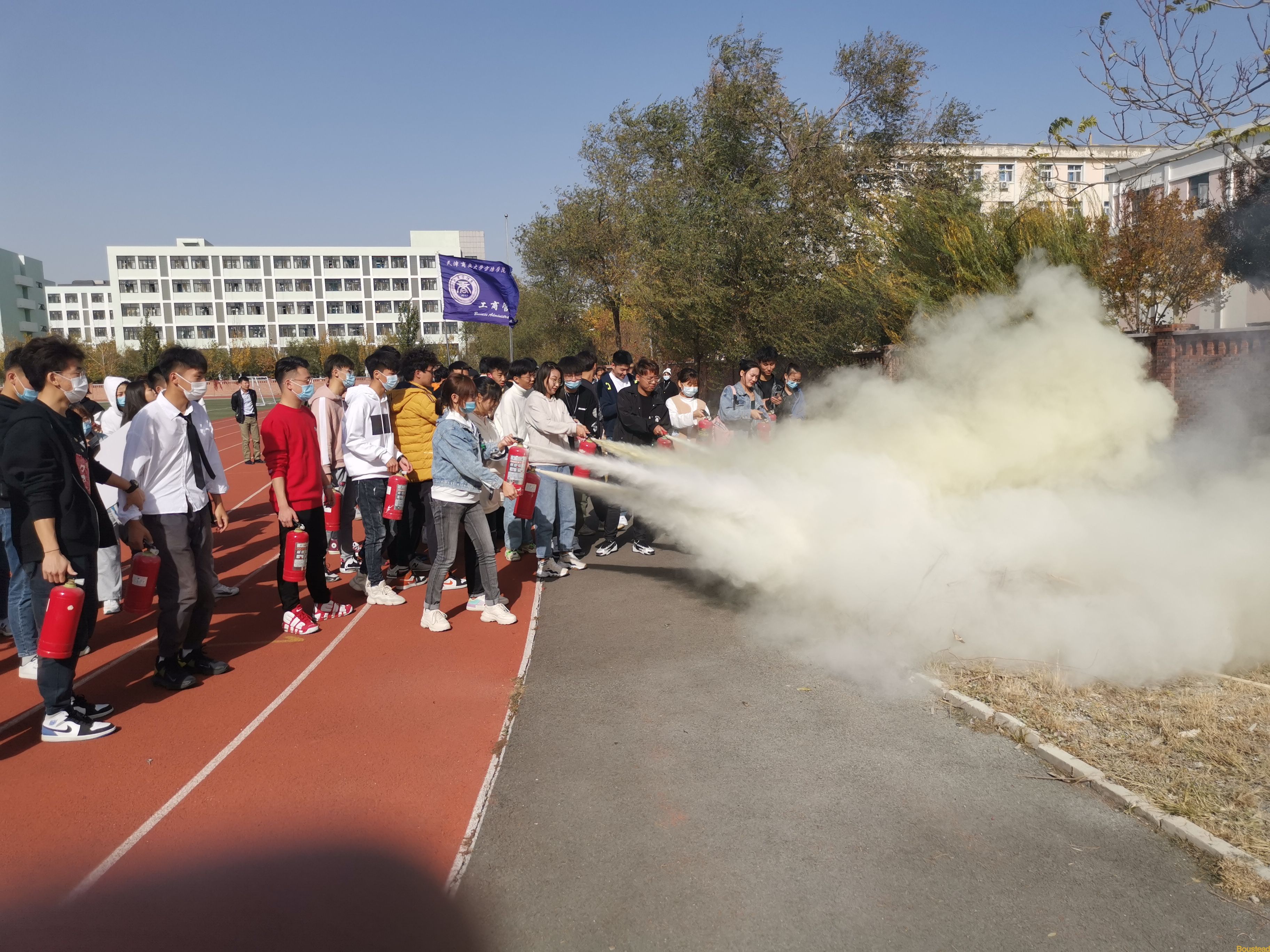 新葡的京开展消防应急疏散逃生演练