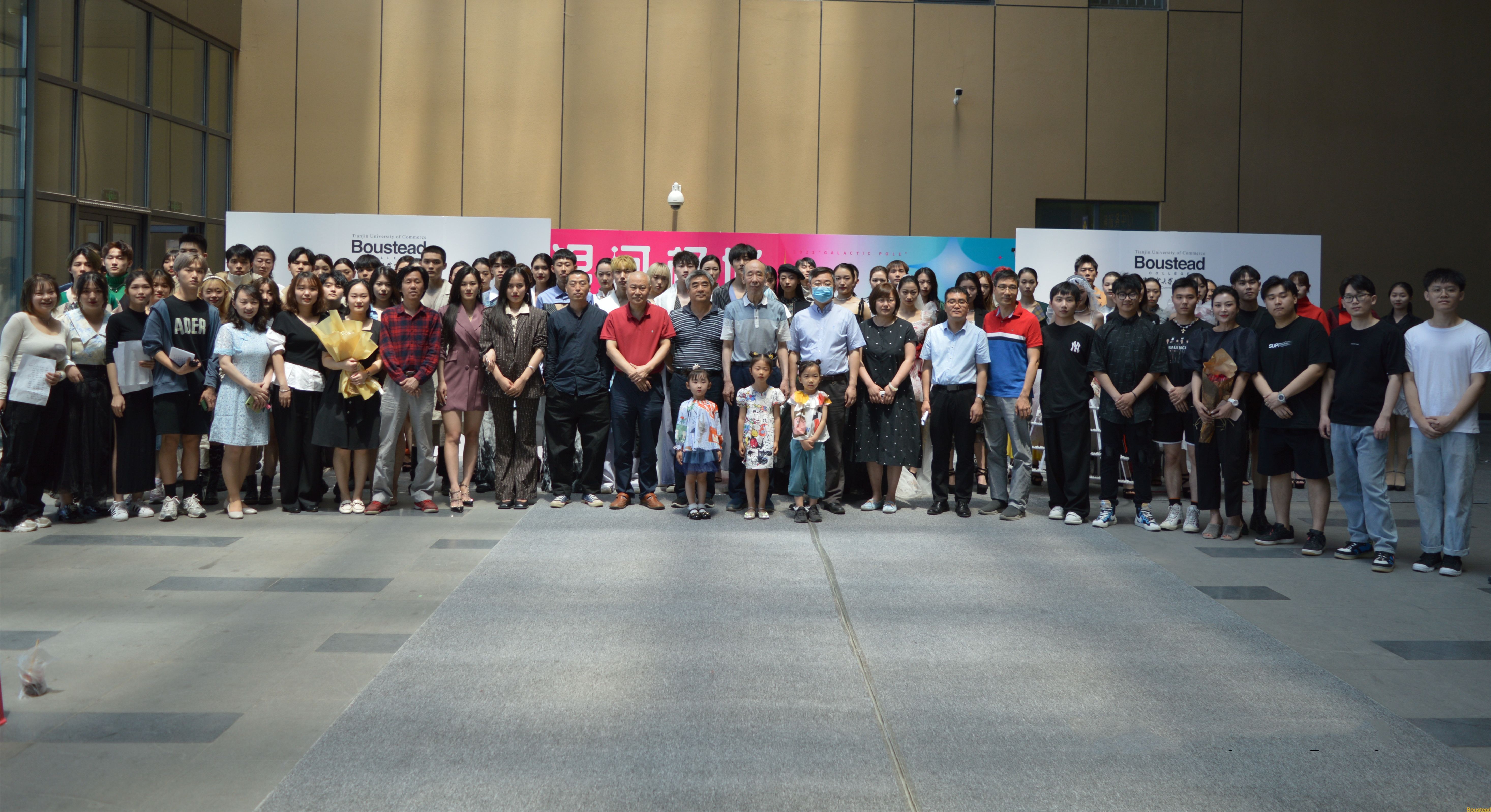 艺术设计系2021年毕业设计展 之“超∙域”服装专业毕业动态展隆重举行