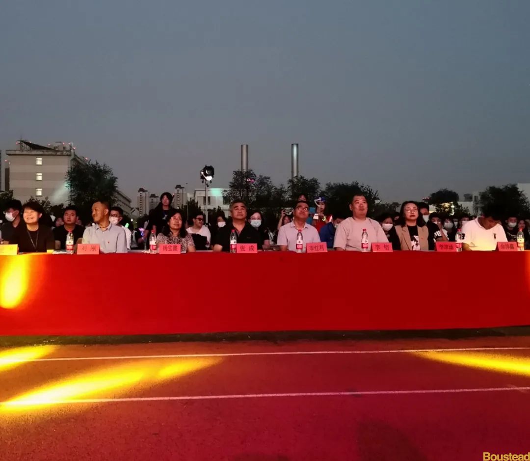 学院举行“青春拂晓，梦羽华章”2021级迎新晚会