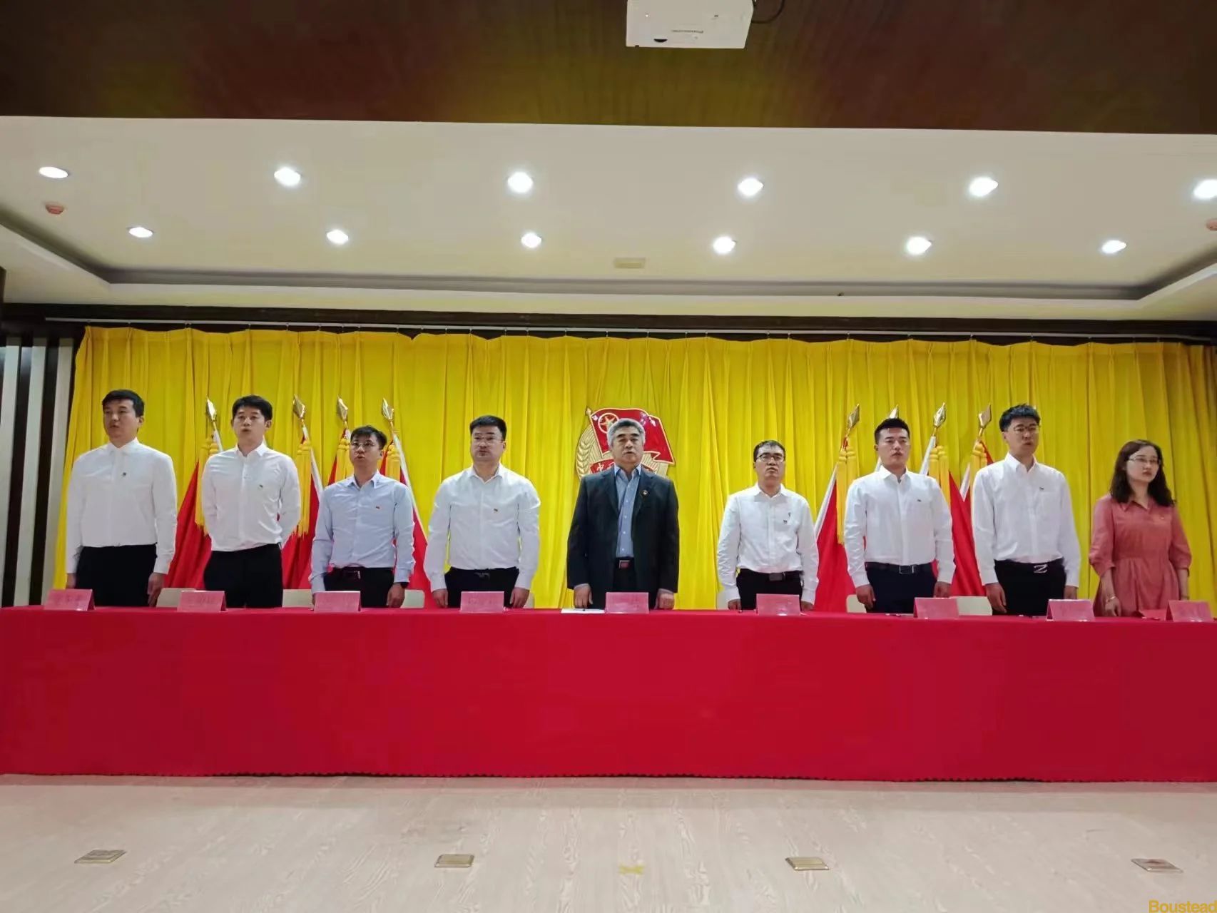 新葡的京举行2022-2023学年五四表彰大会