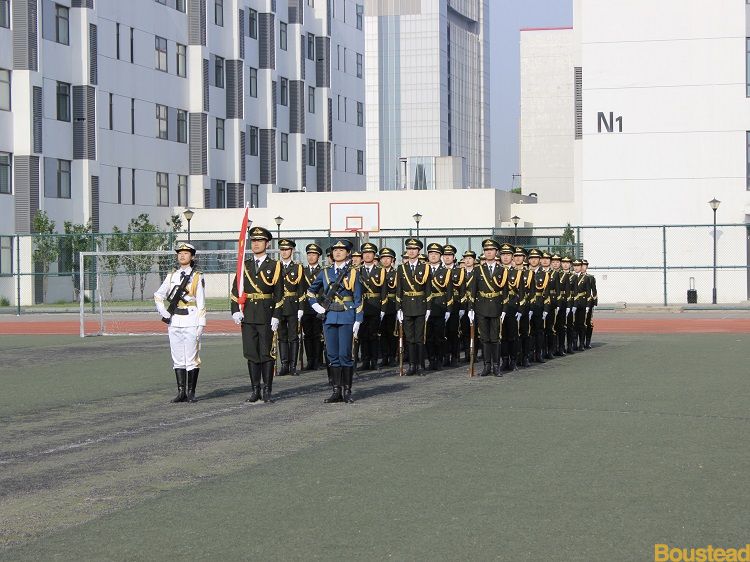 学院举行国旗护卫队首次升旗仪式