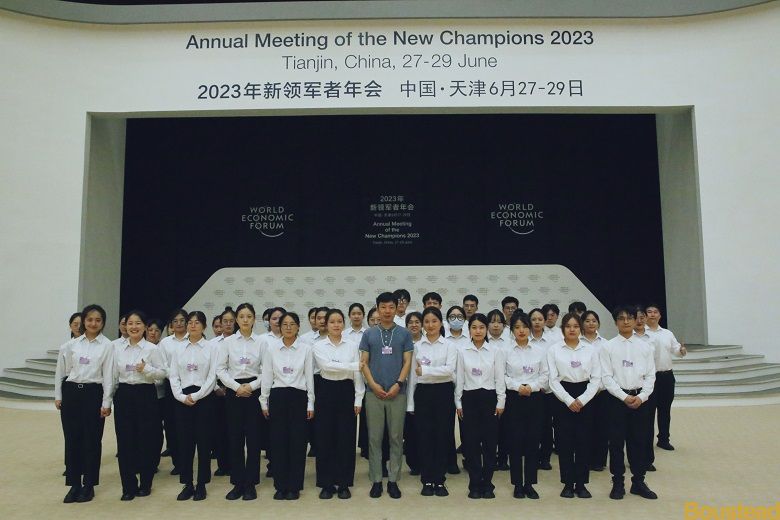 助力达沃斯  宝德学子彰显天津温度