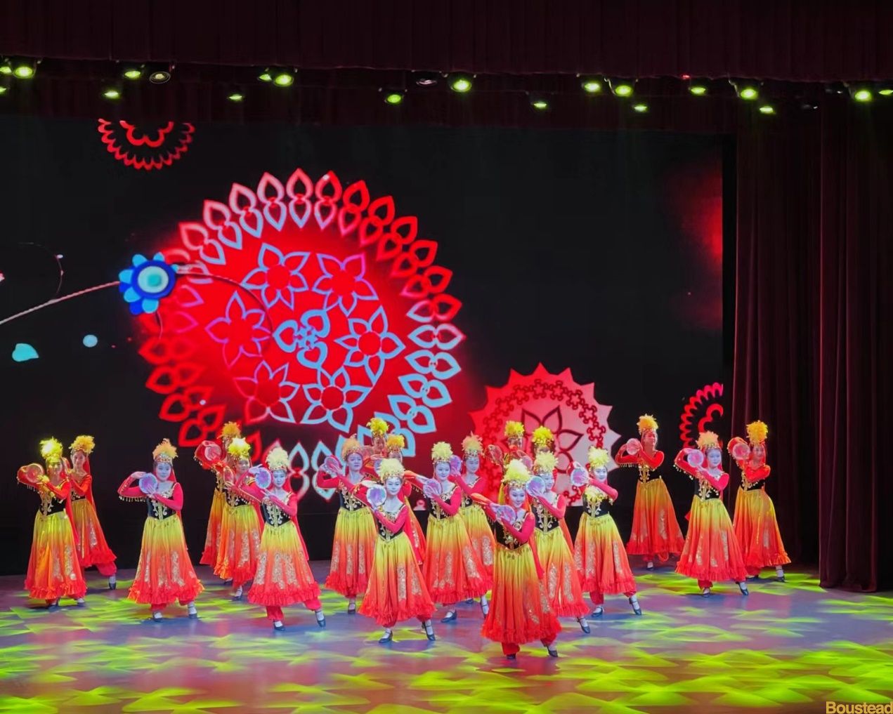 新葡的京协办天津市“中华民族共有精神家园建设主题文化活动”——民族文艺专场演出并取得圆满成功