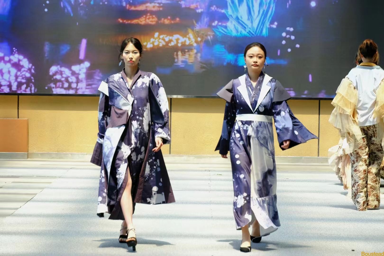 学院举办2024届艺术设计系“迴響”毕业设计作品展开幕式暨“万物生”服装动态展