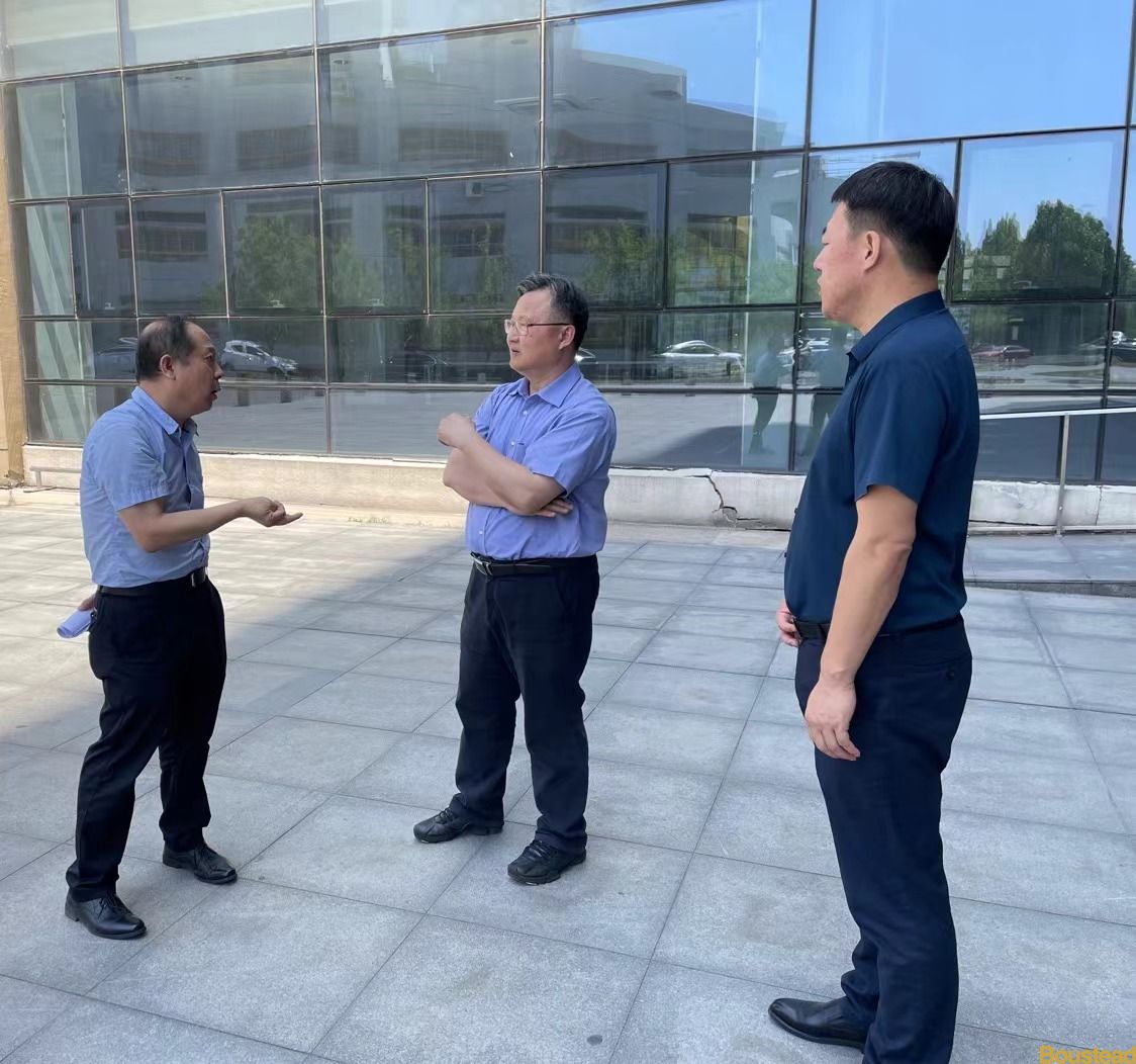 教育部长江学者特聘教授郝立新莅临新葡的京开展思政课巡查督导工作