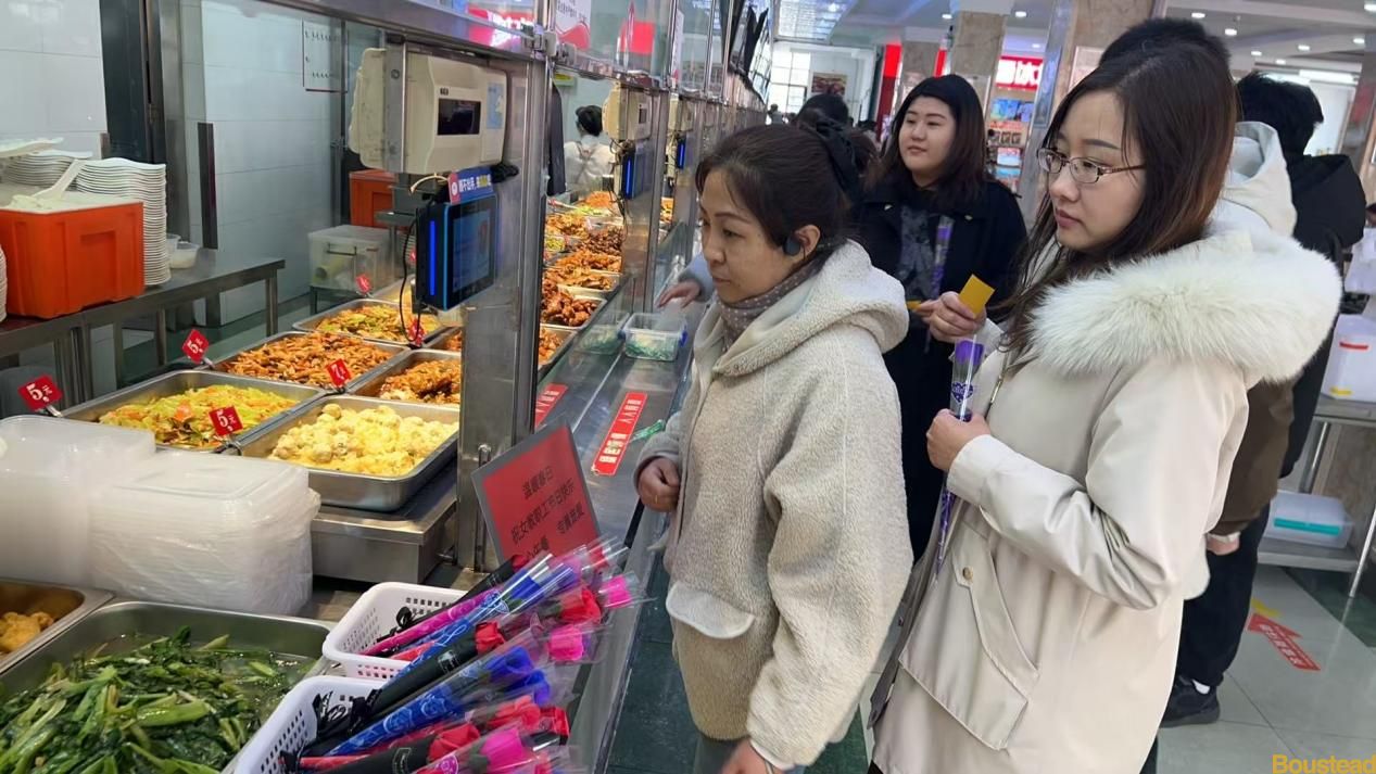 【后勤保障部】温情满溢校园 共庆“三八”国际妇女节