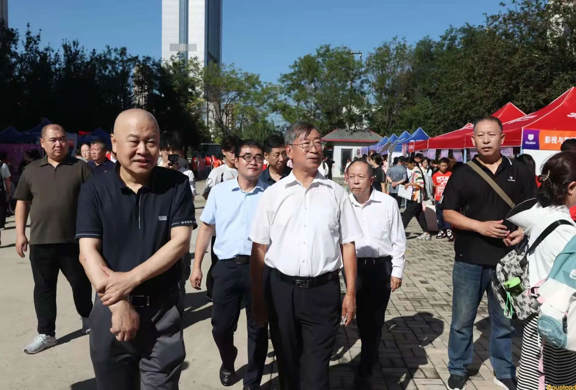 学院2025迎新工作顺利开展——温暖迎接新生，共启青春新篇章